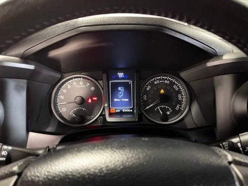 Used 2017 Toyota Tacoma TRD Sport AWD/4WD image 26