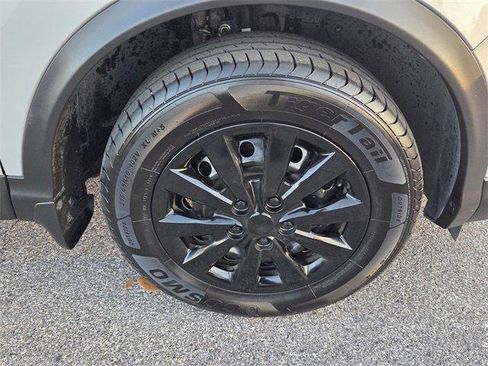 Used 2020 Nissan Rogue Sport S image 16