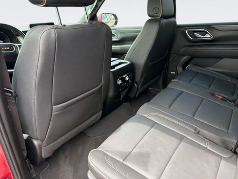 Used 2024 GMC Yukon SLT AWD/4WD image 16