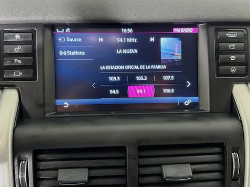 Used 2016 Land Rover Discovery Sport HSE AWD/4WD image 17