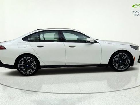 Used 2024 BMW i5 eDrive40i w/ Executive Package RWD image 2