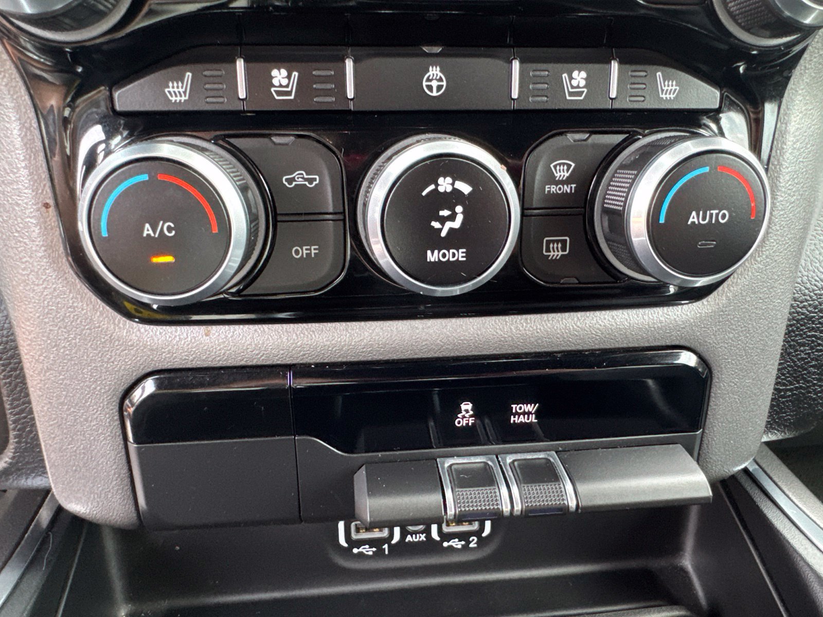 Used 2024 RAM 1500 Laramie AWD/4WD image 30