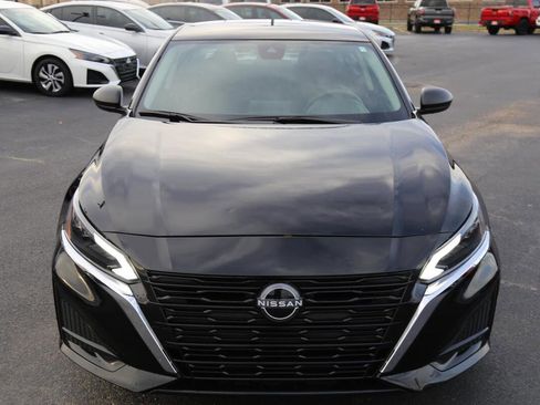 Used 2025 Nissan Altima 2.5 SV image 2