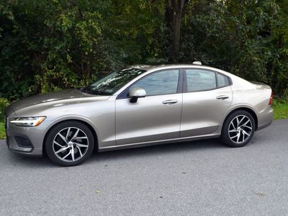 Used 2019 Volvo S60 T6 Momentum w/ Multimedia Package