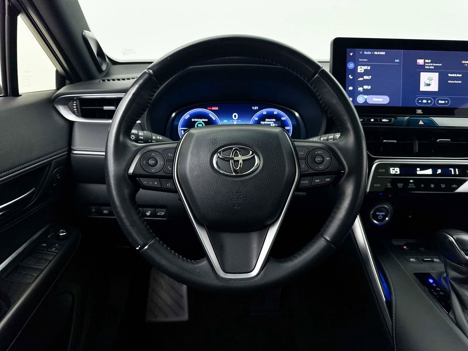 Used 2023 Toyota Venza Limited AWD/4WD image 3
