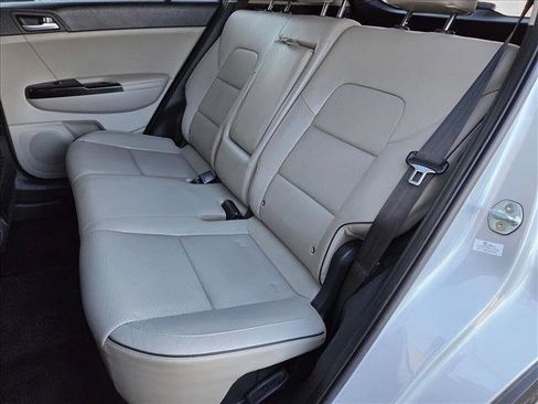 Used 2021 Kia Sportage EX w/ EX Technology Package image 18