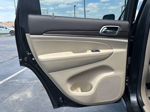 Used 2018 Jeep Grand Cherokee Overland AWD/4WD image 37