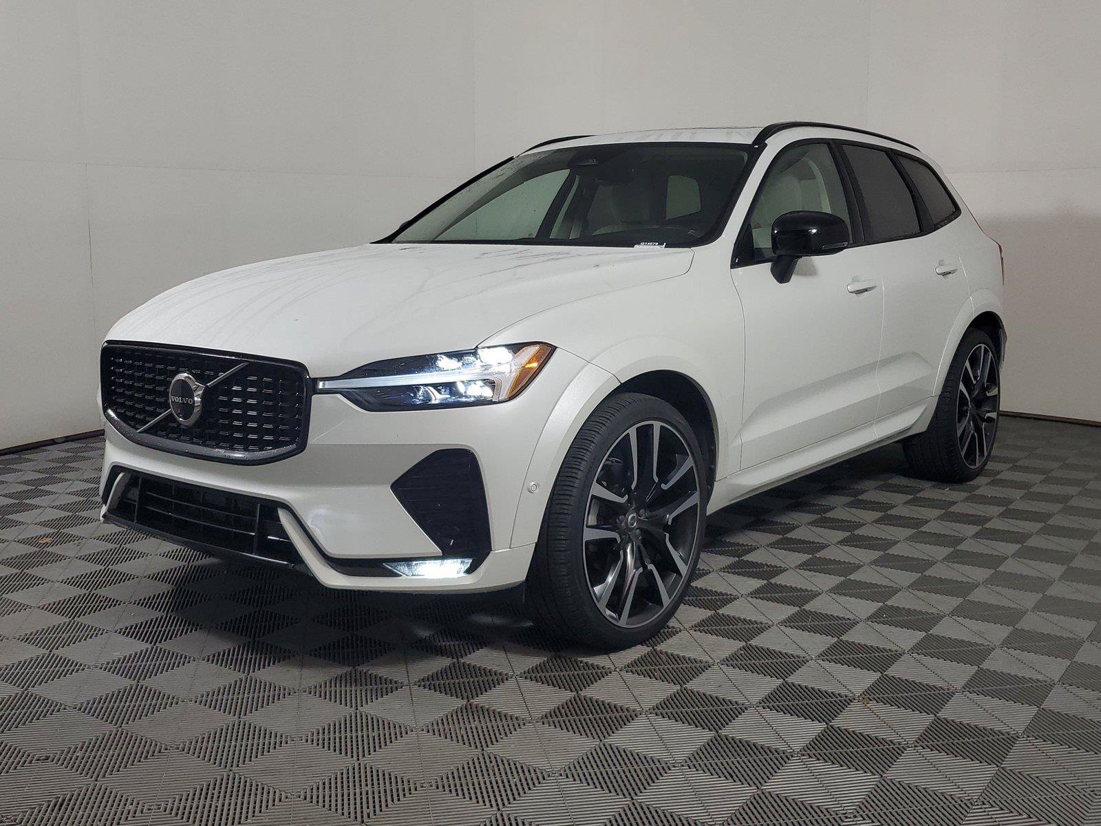 Used 2024 Volvo XC60 B5 Ultimate AWD/4WD image 3