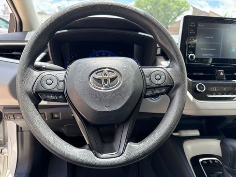 Used 2021 Toyota Corolla LE FWD image 12