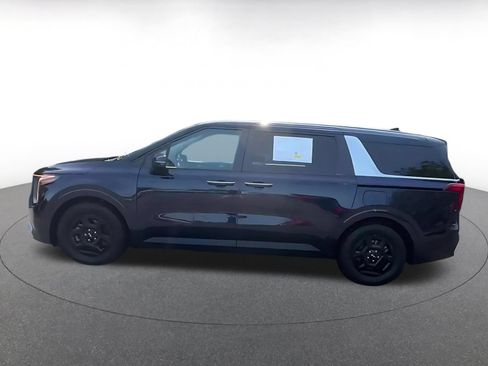 Used 2026 Kia Carnival FWD image 9