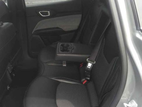 Used 2024 Jeep Compass Latitude AWD/4WD image 4
