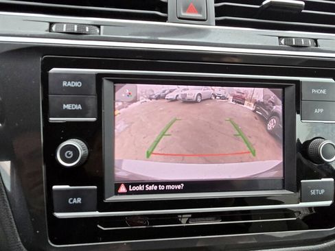 Used 2018 Volkswagen Tiguan S image 18