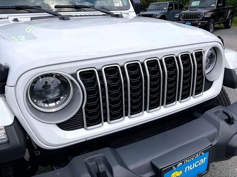 Used 2025 Jeep Wrangler Unlimited Sahara AWD/4WD image 28
