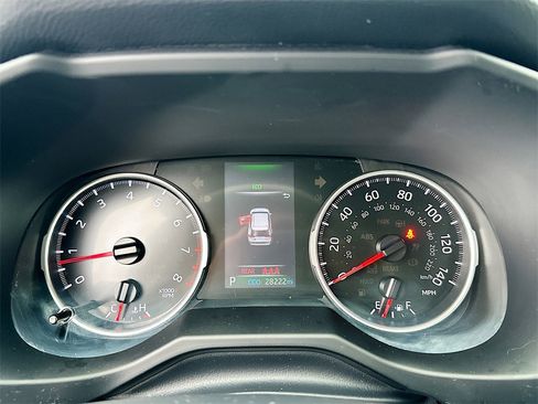 Used 2022 Toyota RAV4 LE image 12