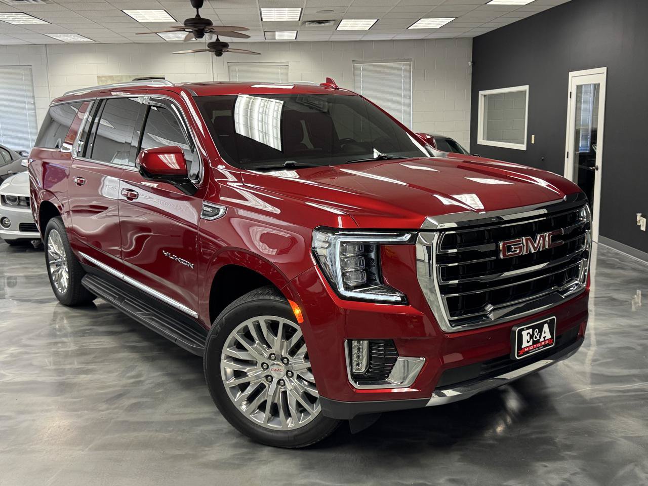 Used 2022 GMC Yukon XL SLT AWD/4WD image 2