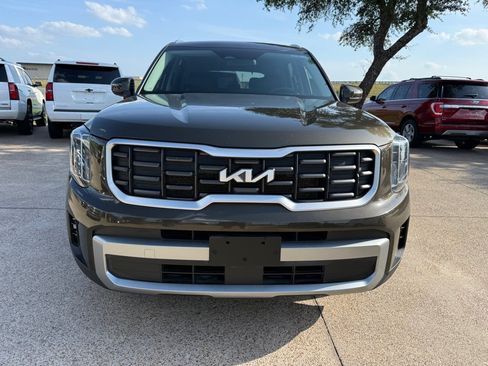 Used 2023 Kia Telluride S FWD image 2