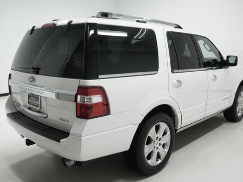 Used 2015 Ford Expedition Platinum image 4
