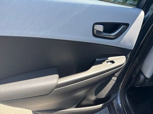 Used 2019 Hyundai Kona Limited AWD/4WD image 17