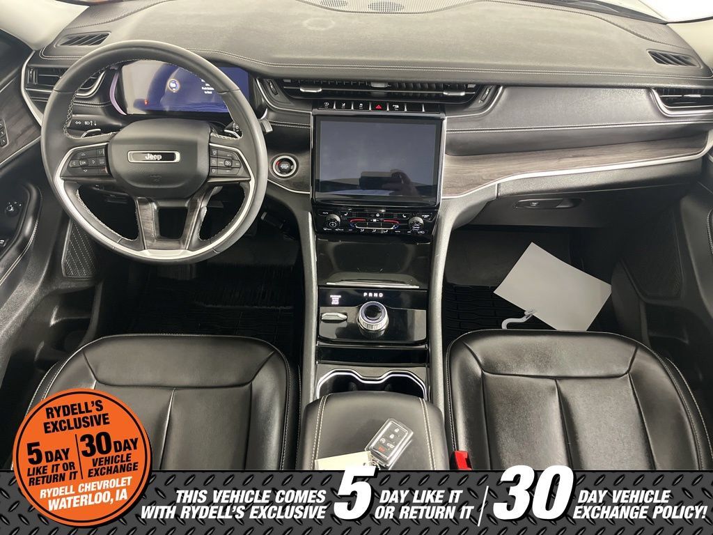 Used 2023 Jeep Grand Cherokee Limited w/ Luxury Tech Group II AWD/4WD image 15