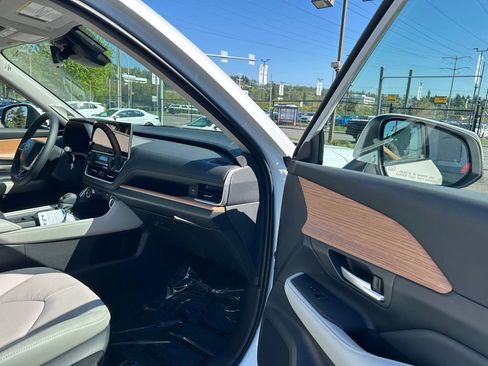 New 2026 Toyota Grand Highlander AWD image 16