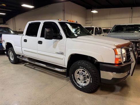Used 2006 Chevrolet Silverado 2500 LT w/ Heavy-Duty Power Package AWD/4WD image 64