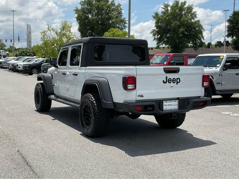 Used 2025 Jeep Gladiator Sport AWD/4WD image 3