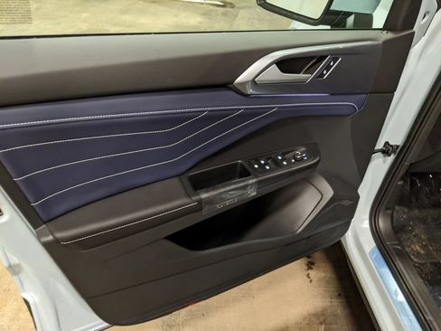 New 2026 Volkswagen Taos SEL AWD/4WD image 9