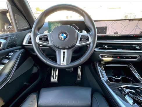 Used 2025 BMW X7 M60i image 5