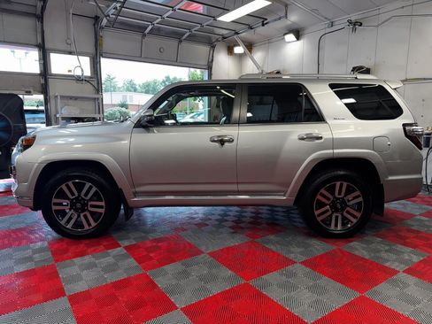 Used 2022 Toyota 4Runner Limited AWD/4WD image 4
