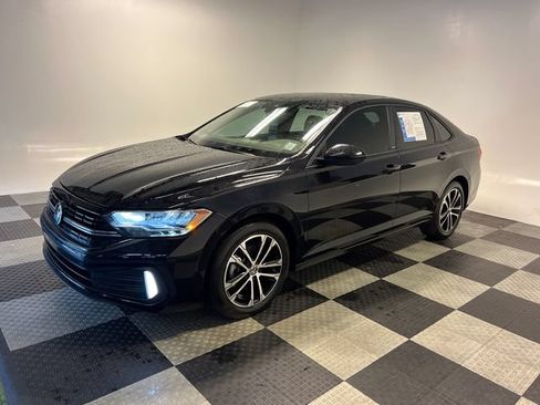 Certified 2024 Volkswagen Jetta Sport FWD image 3