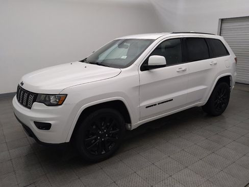 Used 2018 Jeep Grand Cherokee Altitude AWD/4WD image 2