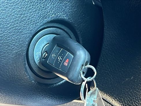 Used 2015 Nissan Rogue S FWD image 17