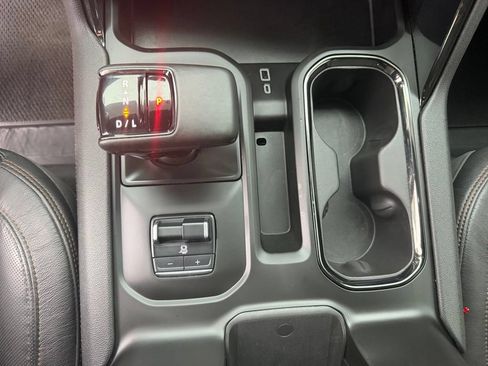 Used 2024 GMC Sierra 1500 AT4 w/ Technology Package AWD/4WD image 30