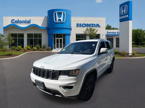 Used 2022 Jeep Grand Cherokee Laredo X image 2