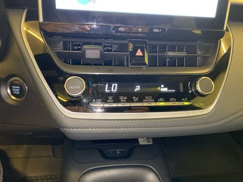 Used 2025 Toyota Corolla SE w/ SE Premium Package FWD image 20