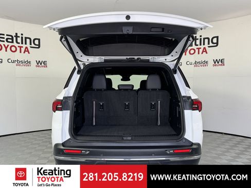 Used 2025 Buick Enclave Preferred image 17