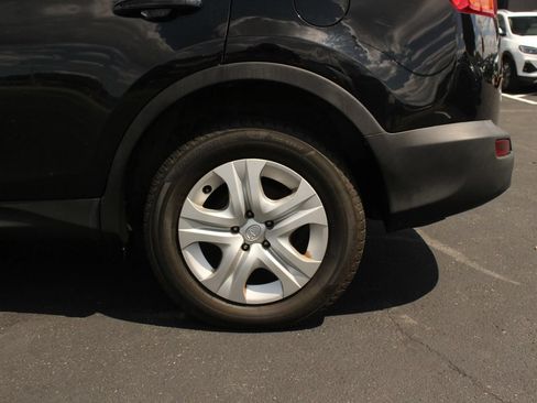 Used 2015 Toyota RAV4 LE AWD/4WD image 4