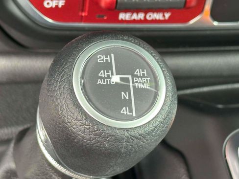 Used 2024 Jeep Wrangler Unlimited AWD/4WD image 27