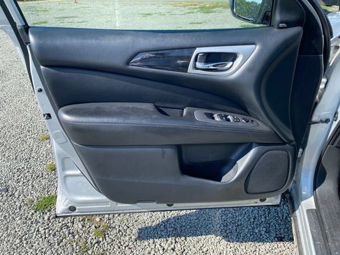 Used 2020 Nissan Pathfinder SV FWD image 9