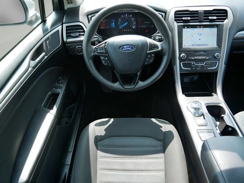 Used 2019 Ford Fusion SE FWD image 13