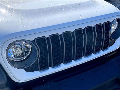 Used 2025 Jeep Wrangler Sport image 28