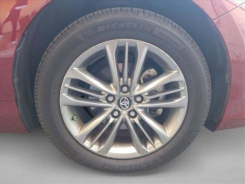 Used 2016 Toyota Camry SE image 18