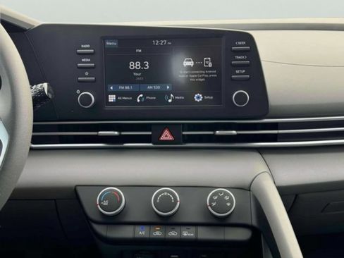 Certified 2025 Hyundai Elantra SE FWD image 33