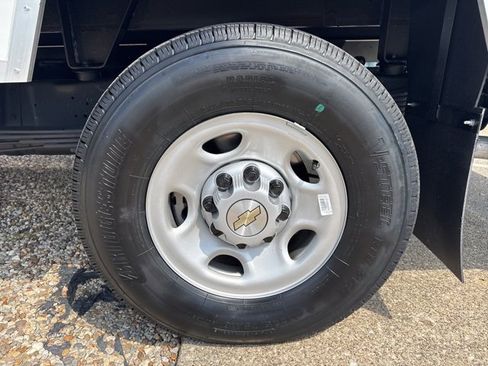 New 2025 Chevrolet Express 3500 w/ Power Convenience Package image 29