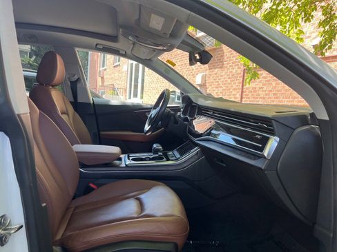 Used 2019 Audi Q8 Premium Plus w/ Premium Plus AWD/4WD image 32