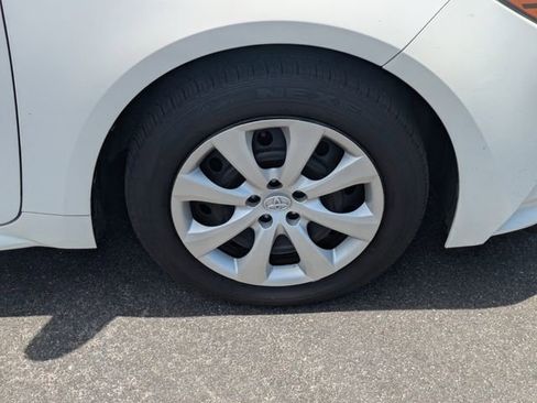 Used 2020 Toyota Corolla LE FWD image 11