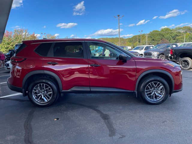 Used 2024 Nissan Rogue S AWD/4WD image 4