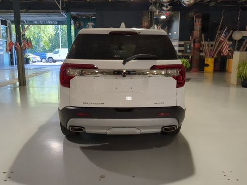 Used 2023 GMC Acadia SLT w/ Preferred Package image 9