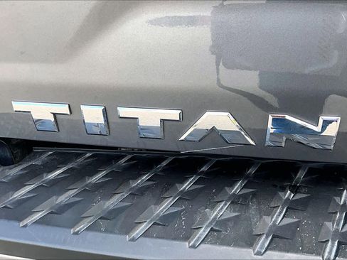 Used 2024 Nissan Titan SV image 9