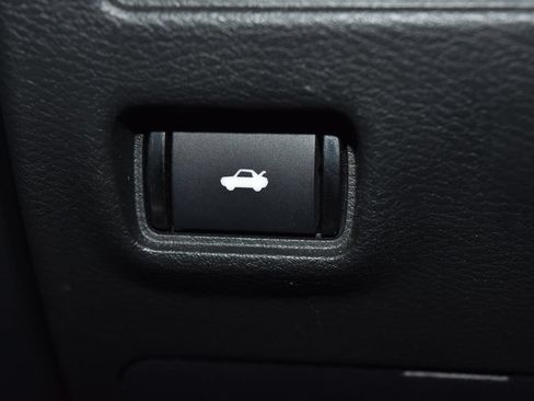 Used 2025 Nissan Sentra SR w/ SR Premium Package FWD image 16
